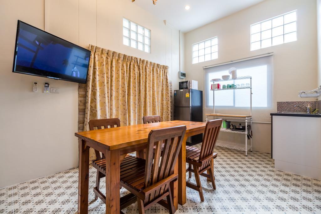 Eriksson Guesthouse Patong Bilik gambar