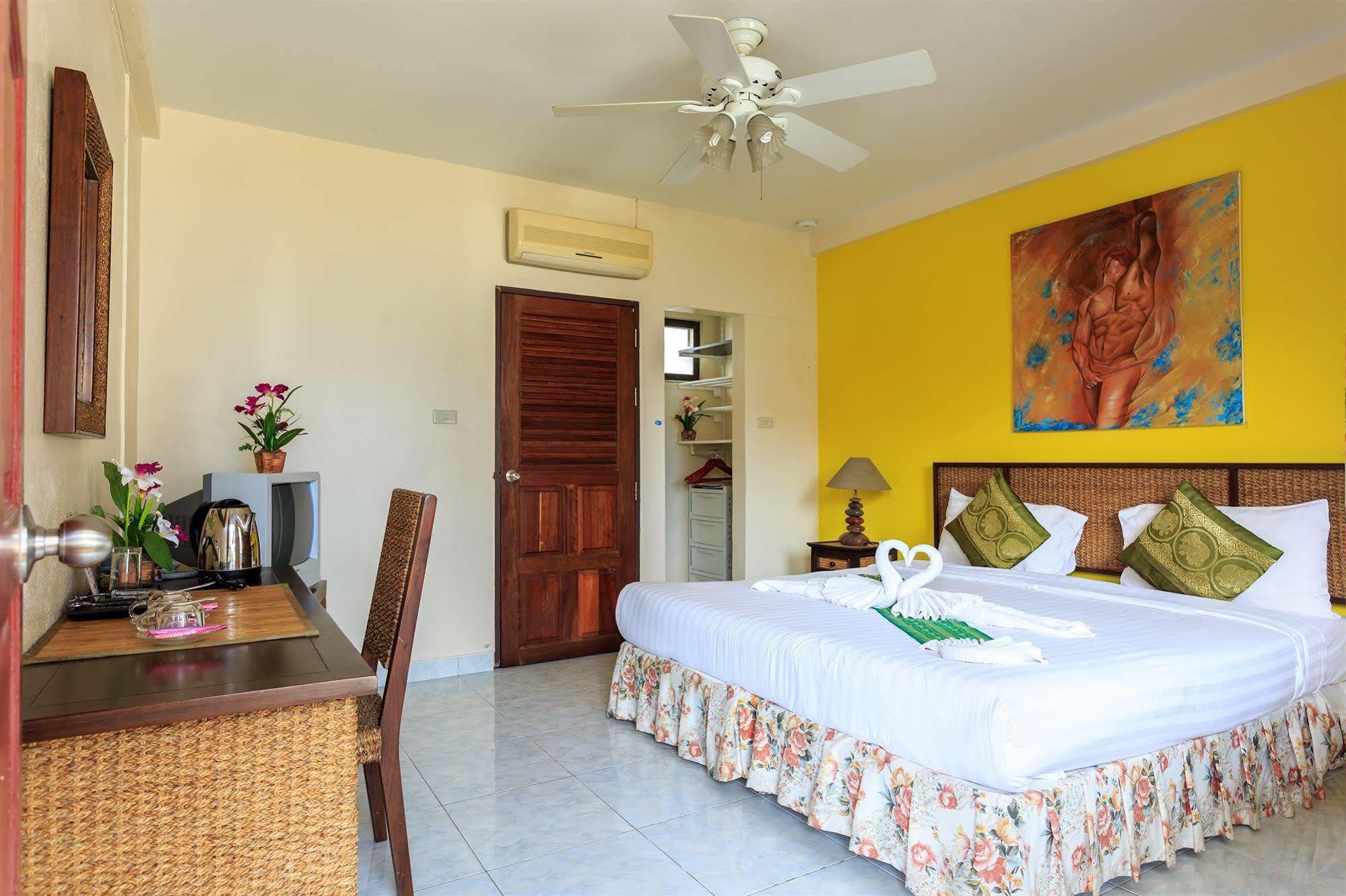 Eriksson Guesthouse Patong Luaran gambar